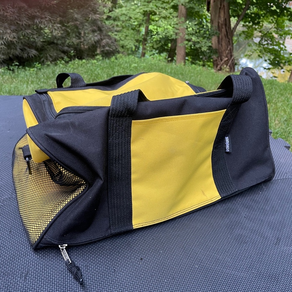 Travelwell Sport Utility Duffle Nylon Bag With Removable Strap